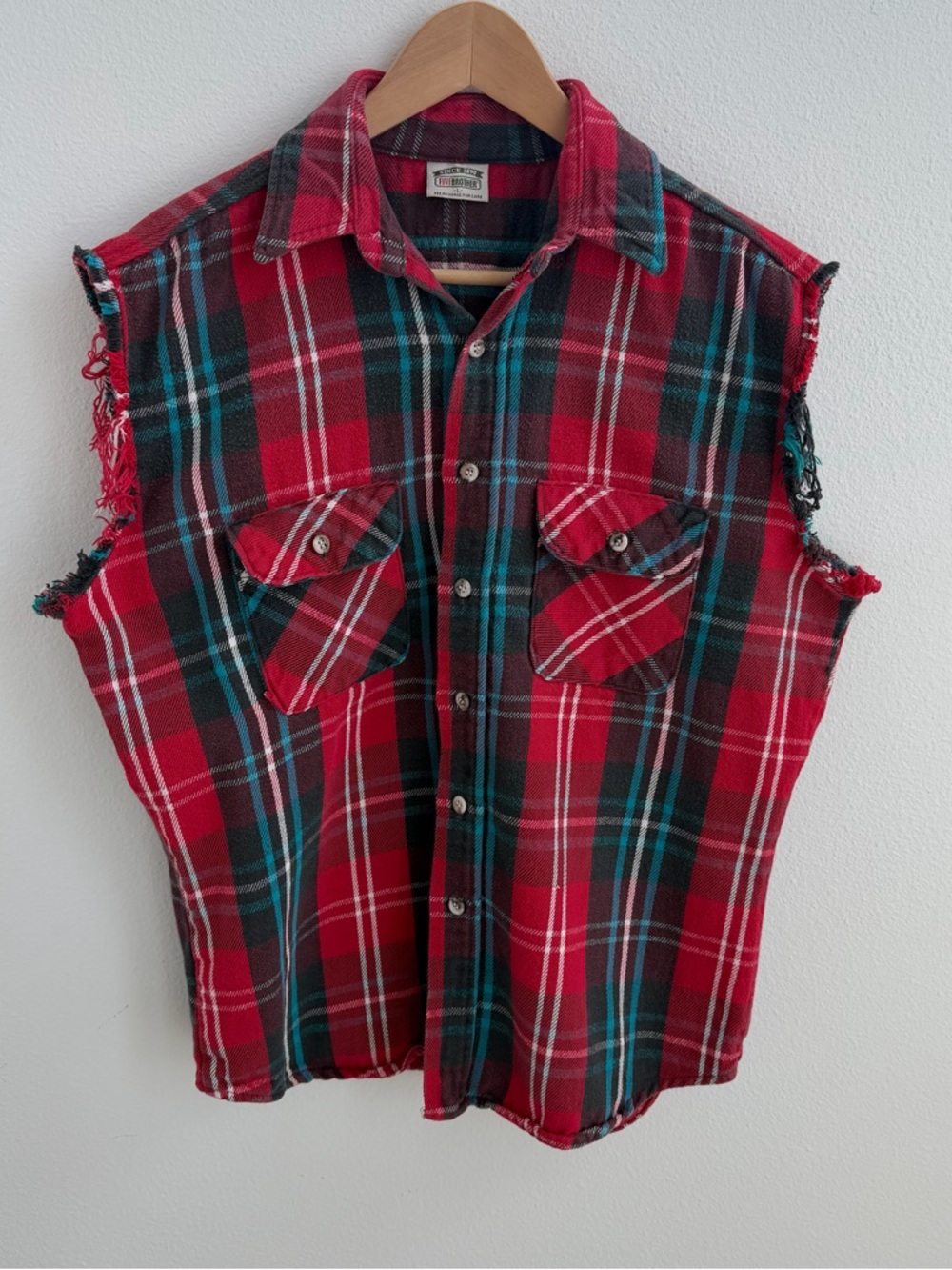 SOLD❤️- vintage Red & blue plaid sleeveless button-up shirt with frayed hem